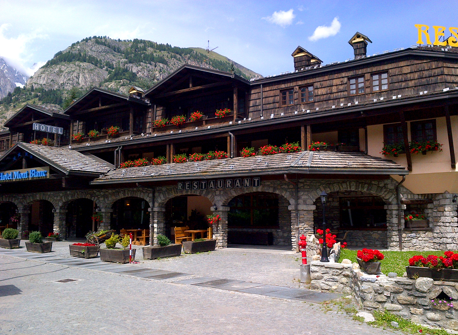 Courmayeur-Via-Roma_1